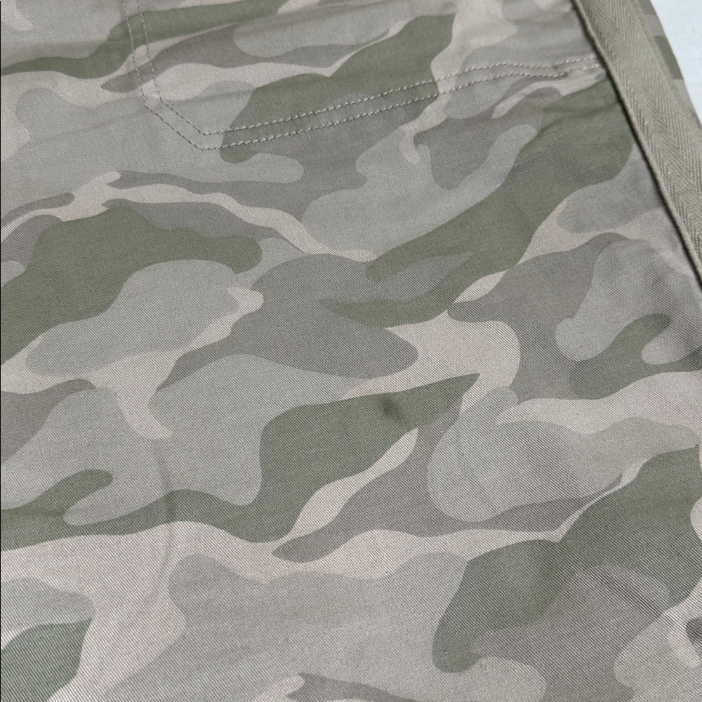 Torrid Sz 24 Women's Light Neutral Camouflage Cropped Pants - Picture 14 of 16